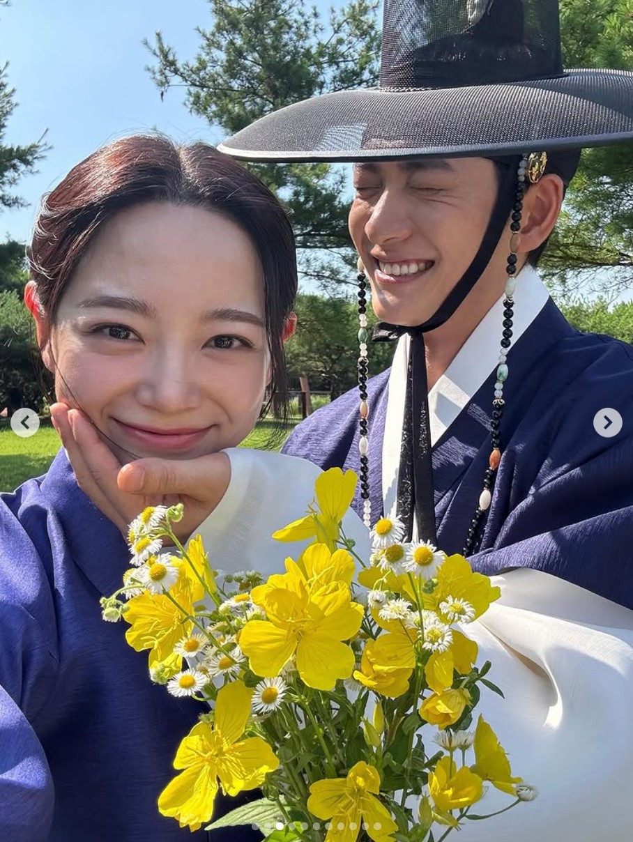 Tại sao mỹ nhân đẹp thế này mà bây giờ mới đóng cổ trang: Nhan sắc sáng bừng người gặp người yêu, hoa gặp hoa nở - Ảnh 6.