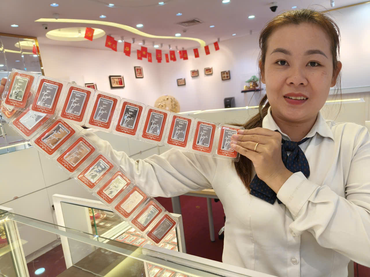 Giá vàng và giá bạc cùng ‘nóng ran’ 2 Giá vàng và giá bạc cùng ‘nóng ran’ - Ảnh 2.