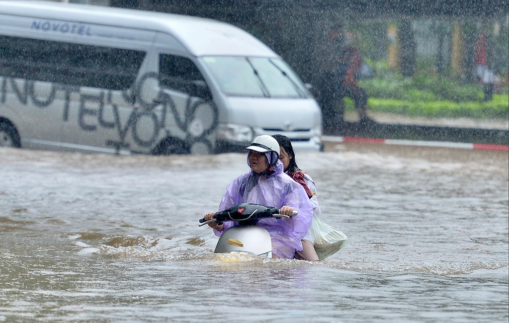 Nguy cơ bão lũ tiếp tục dồn dập trong tháng 10- Ảnh 2.