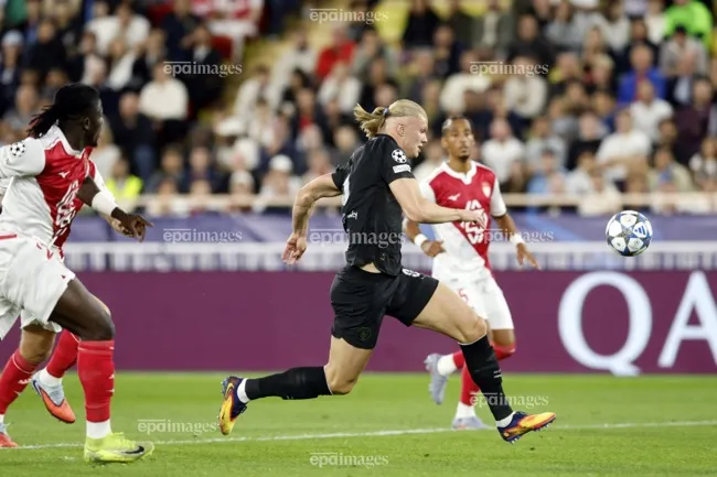 Đáng tiếc cho Man City với chân sút Haaland 2 lần nổ súng vẫn không thắng nổi AS Monaco. Ảnh: EPA. UEFA Champions League