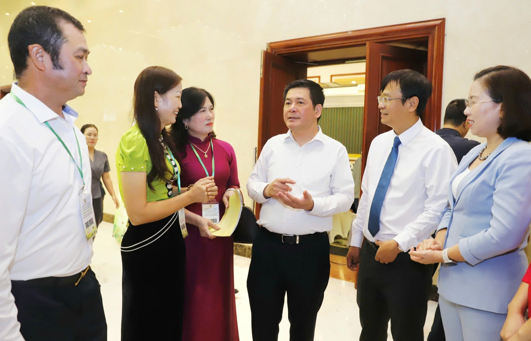 Đưa nông sản 'đổ bộ' lên thương mại điện tử để tiếp cận nhiều thị trường mới- Ảnh 2. Đưa nông sản 'đổ bộ' lên thương mại điện tử để tiếp cận nhiều thị trường mới- Ảnh 2.