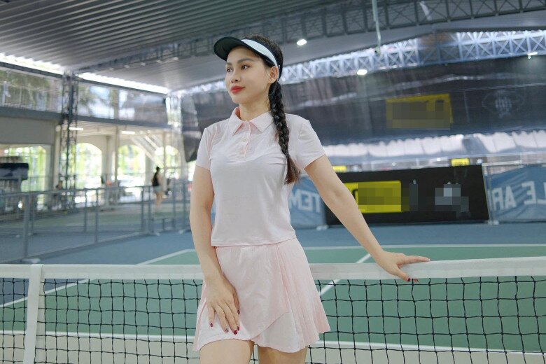 Hoài Lê cũng biết chăm chút cho nhan sắc lẫn thể chất của cô mỗi ngày thông qua việc thể dục thể thao.