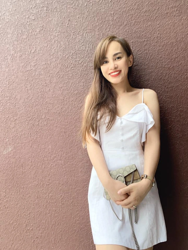 Dù đã làm mẹ song chị dâu của Hà Hồ vẫn trẻ đẹp như ngày nào. 