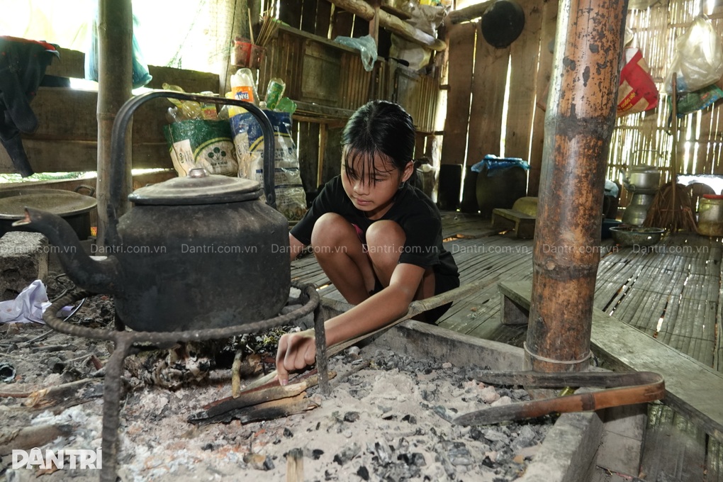 Thương cảnh người phụ nữ nghèo mòn mỏi gánh chồng, con trên đôi vai gầy - 3