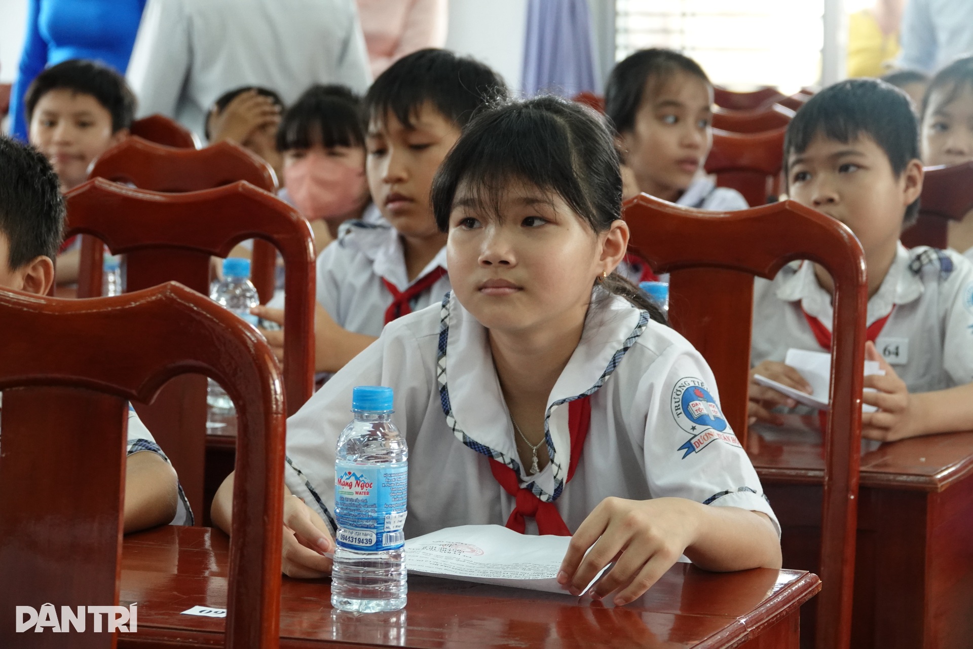 Tặng thẻ Bảo hiểm y tế và quà Trung thu đến học sinh khó khăn tỉnh Tây Ninh - 8 Tặng thẻ Bảo hiểm y tế và quà Trung thu đến học sinh khó khăn tỉnh Tây Ninh - 8