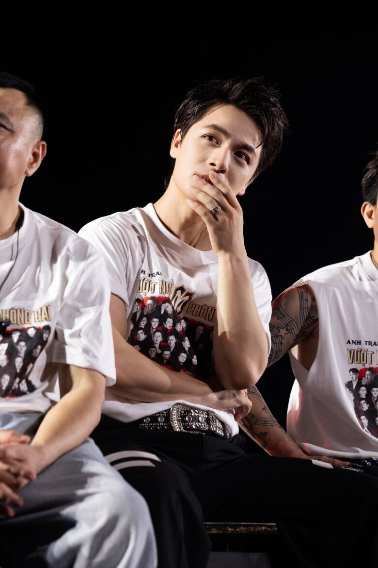 Nam ca sĩ nổi tiếng cùng Thủy Tiên 20 năm trước: Nay giàu sụ, sống hạnh phúc bên mỹ nhân trong biệt thự to đùng 4 Nam ca sĩ nổi tiếng cùng Thủy Tiên 20 năm trước: Nay giàu sụ, sống hạnh phúc bên mỹ nhân trong biệt thự to đùng - 3