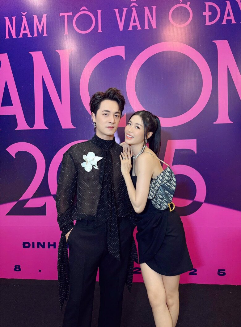 Nam ca sĩ nổi tiếng cùng Thủy Tiên 20 năm trước: Nay giàu sụ, sống hạnh phúc bên mỹ nhân trong biệt thự to đùng 16 Nam ca sĩ nổi tiếng cùng Thủy Tiên 20 năm trước: Nay giàu sụ, sống hạnh phúc bên mỹ nhân trong biệt thự to đùng - 15