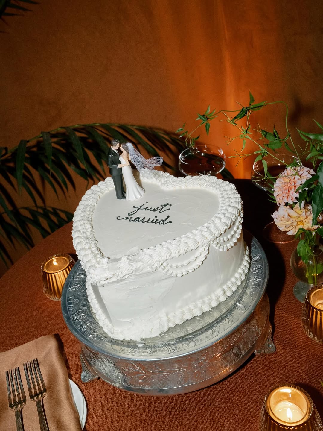 Bí mật váy cưới Selena Gomez: Phải phóng to lên mới thấy thứ này! - Ảnh 13.