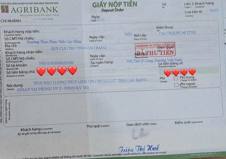 Nhà Hoa hậu Lương Thùy Linh ở Cao Bằng ngập sâu trong nước lũ, nàng hậu cùng mẹ giám đốc hoãn kế hoạch tặng quà Trung thu 3 Dù đang ở nước ngoài, Lương Thùy Linh cũng nhanh chóng đóng góp một số tiền để giúp đỡ những người gặp khó khăn.