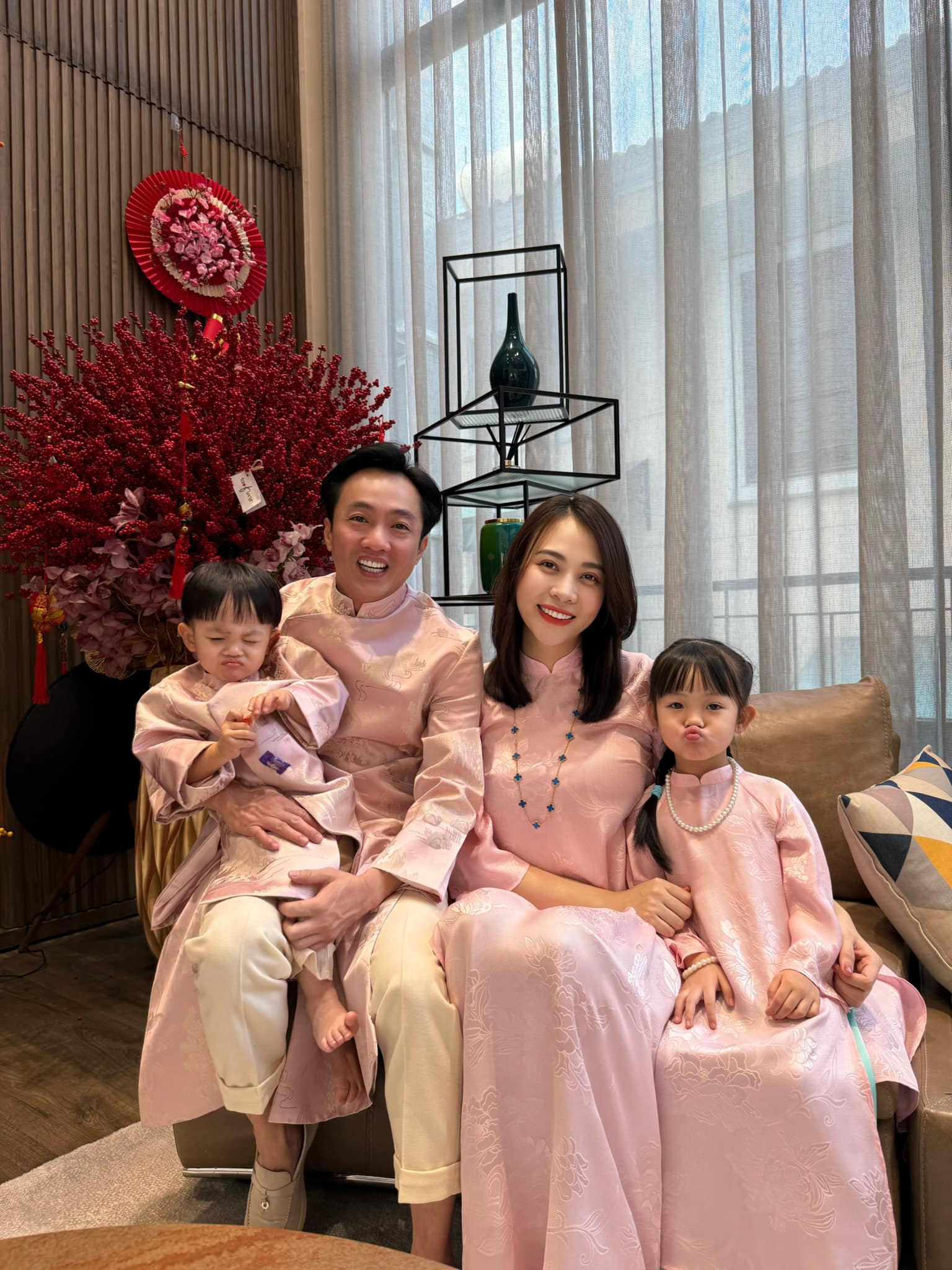 Cường Đô La và Đàm Thu Trang đã có 2 con đủ nếp, đủ tẻ.