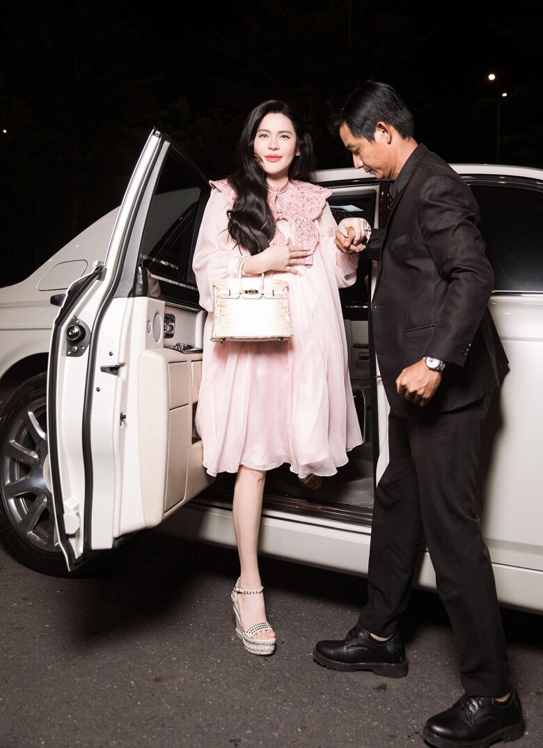 Sao Việt 24h: Mẹ vợ Cường Đô La khoe khoảnh khắc 2 cháu nắm tay nhau, Suchin được bà khẳng định giống hệt Đàm Thu Trang - 13