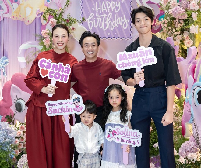 Đại thiếu gia nhà Cường Đô La trổ mã điển trai, chiều cao 1m8 ở tuổi 15.