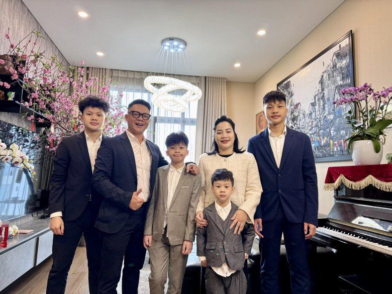 Nam BTV là ông bố vừa nghiêm khắc, vừa tình cảm, luôn dành thời gian bên các con.