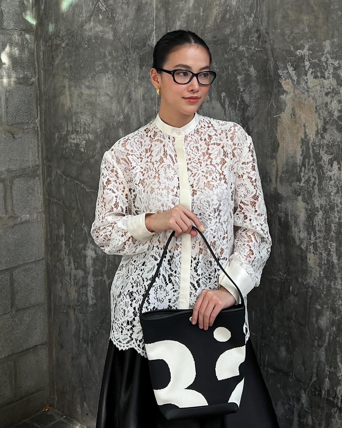 5 mẫu áo mùa thu được các mỹ nhân Việt mặc nhiều nhất: Đẹp tới nỗi chị em sẽ muốn có hết 2 1759449526 172 5 mau ao mua thu duoc cac my nhan Viet