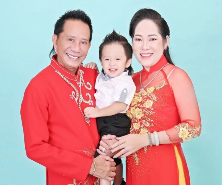 'Vua hài' từng cầm 300 cây vàng mua siêu xe, giờ bán cơm tấm cùng vợ kém 29 tuổi - Ảnh 4.