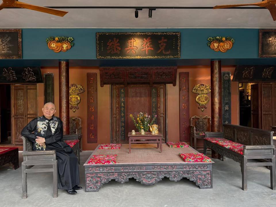 Ngoài nhà ở Thủ đô, Xuân Hinh còn có căn biệt phủ rộng 5.000m2 ở ngoại ô Hà Nội.