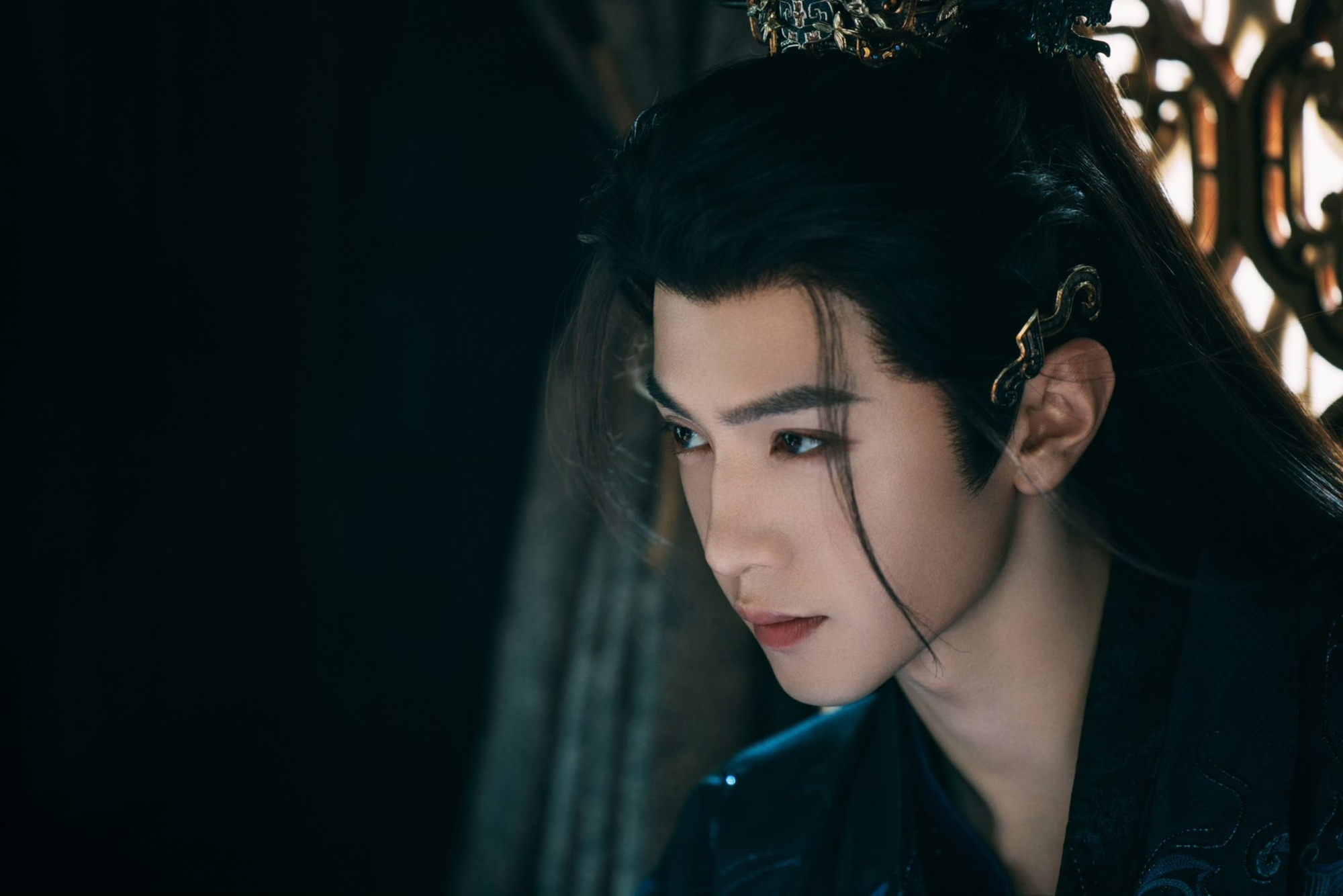 Bận sấp mặt cũng phải cày phim Trung Quốc này ngay cho nóng: Nam chính đẹp cao sang quyền quý, ngắm một cái mà tỉnh cả ngủ - Ảnh 3.