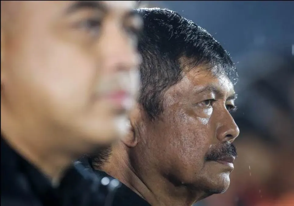 HLV I.Sjafri sẽ quay lại dẫn dắt U-23 Indonesia dự SEA Games 33 sau khi ông Gerald Vanenburg thất bại ở giải Đông Nam Á và vòng loại châu Á. Ảnh: Bola U- 23- Indonesia- SEA- 2.jpg