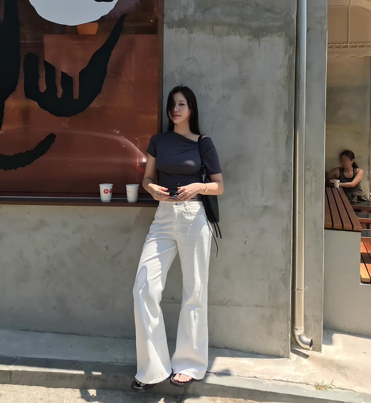 10 set đồ tối giản giúp chị em chạm đỉnh cao của sự sang trọng, thanh lịch - Ảnh 2.