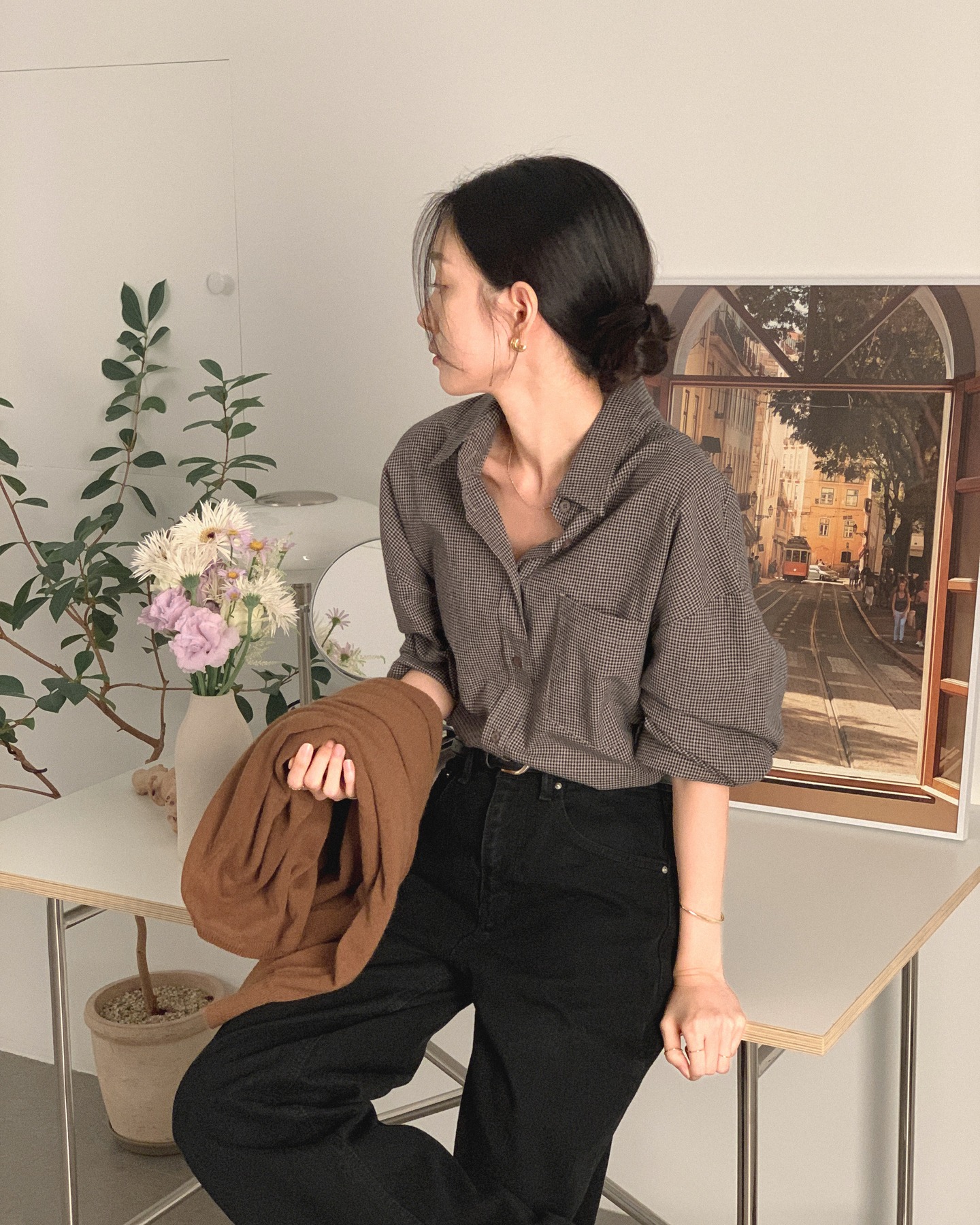 10 set đồ tối giản giúp chị em chạm đỉnh cao của sự sang trọng, thanh lịch - Ảnh 10.