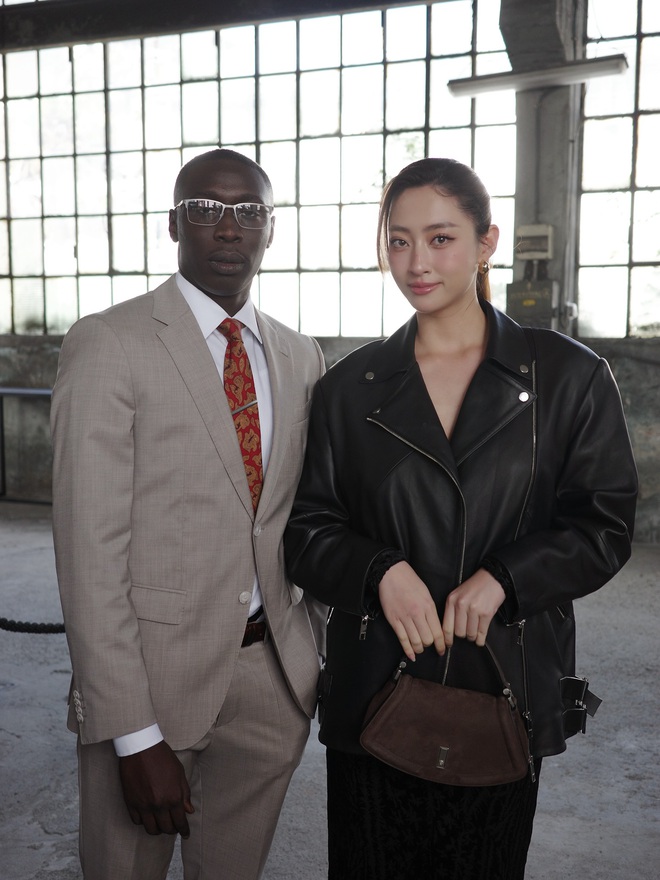 Lương Thùy Linh bỏ brand vắng lặng, dồn dập đi fashion week quốc tế, gặp đại tiểu thư hot nhất TikTok- Ảnh 5.