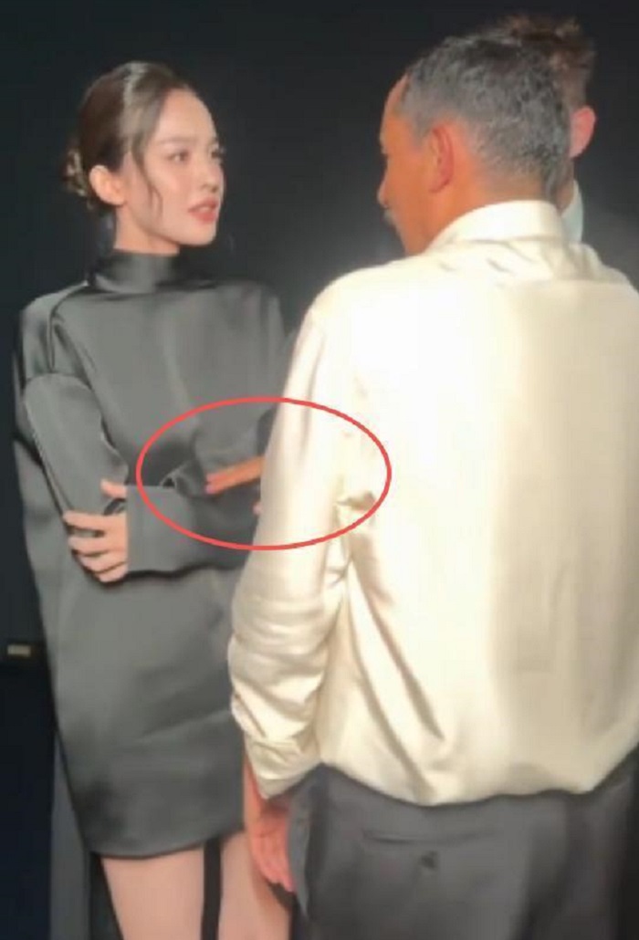 Mỹ nữ Tân Cương bị quấy rối tại Tuần lễ thời trang?- Ảnh 3.