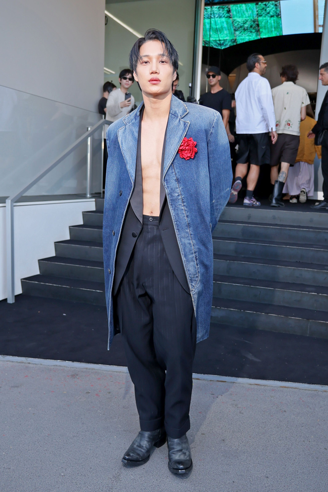 Không để ngực trần, Jimin sẽ có nhiều hơn một đám đông ở show Dior- Ảnh 2. Không để ngực trần, Jimin sẽ có nhiều hơn một đám đông ở show Dior- Ảnh 2.