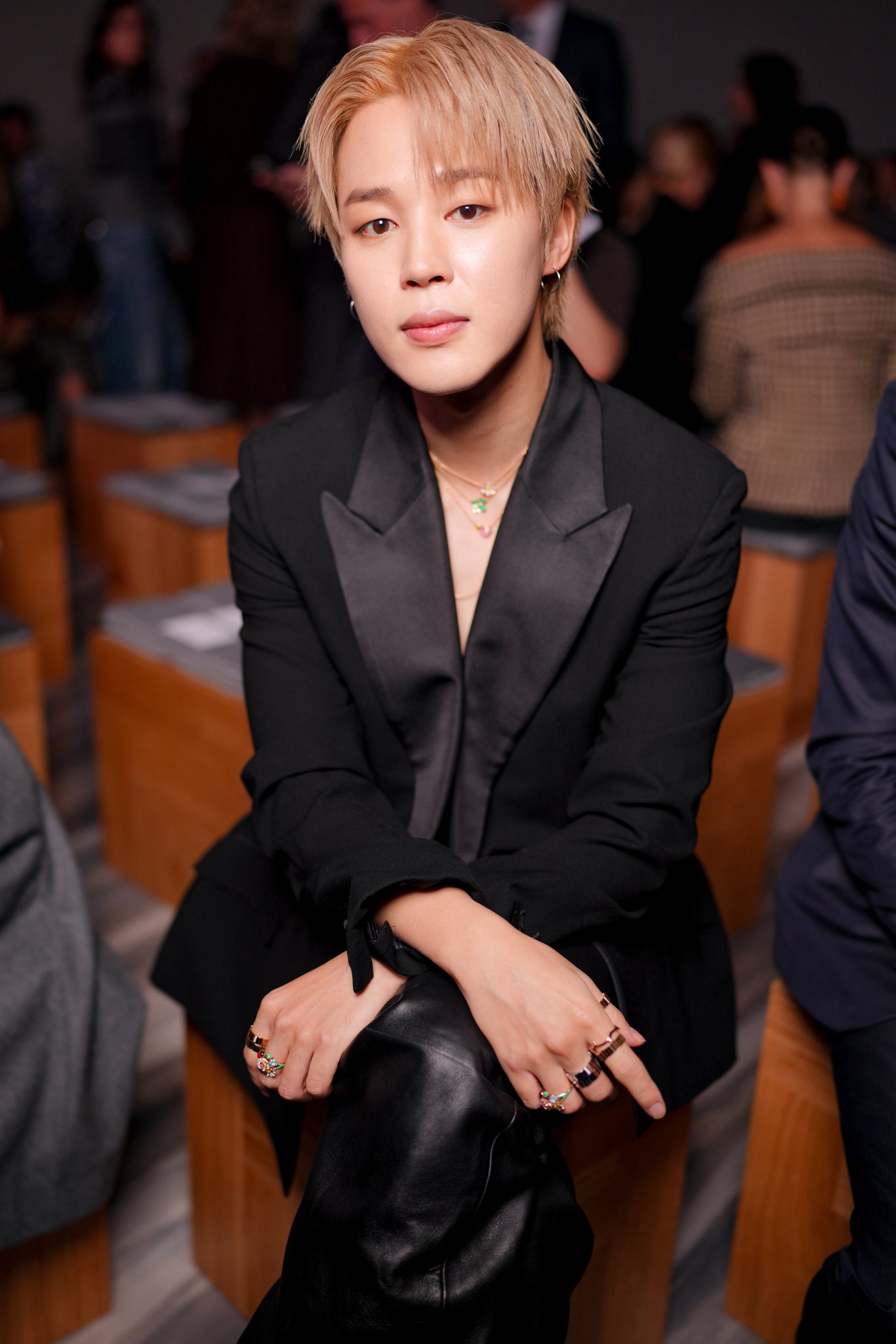 Không để ngực trần, Jimin sẽ có nhiều hơn một đám đông ở show Dior- Ảnh 8.