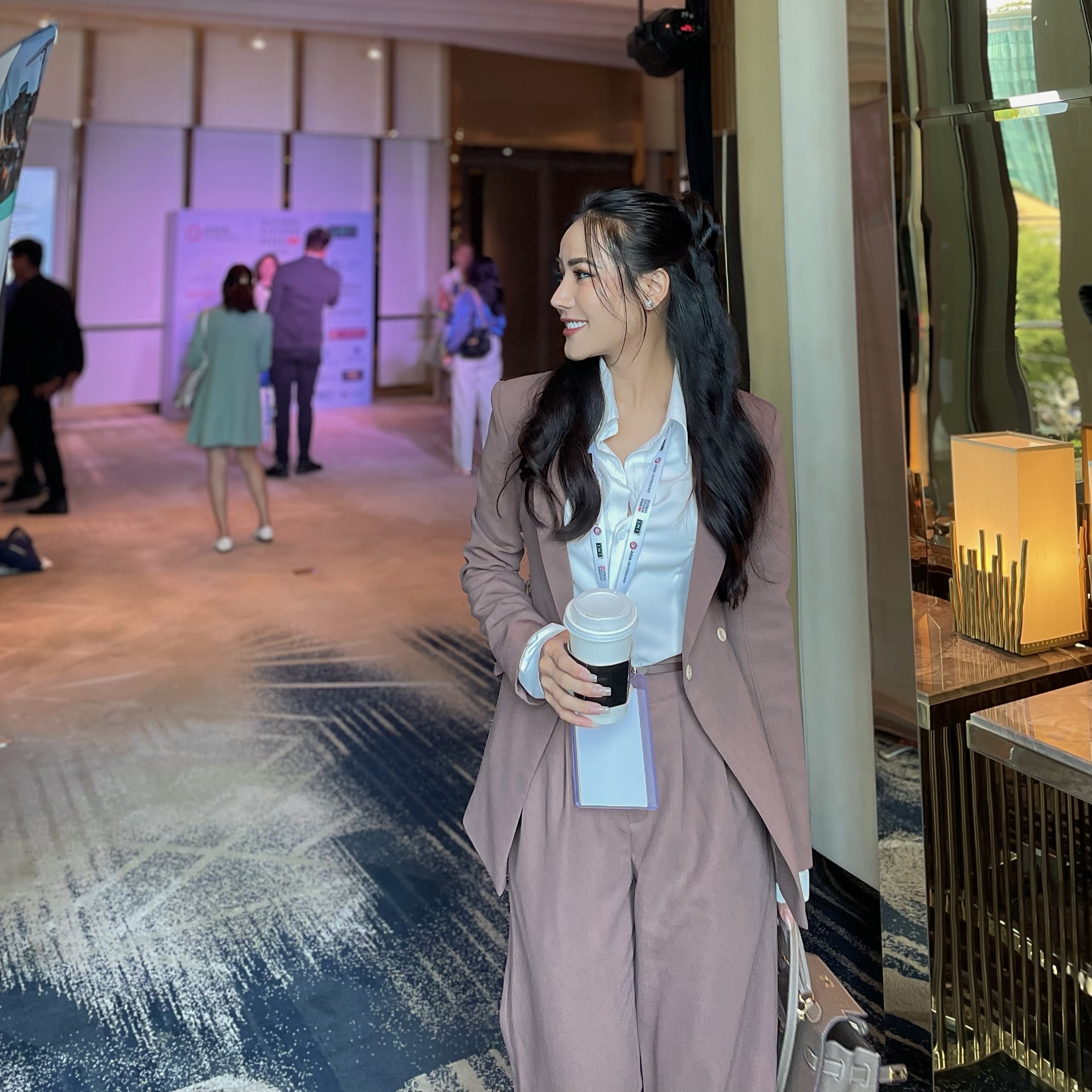 1759511277 711 Dung tra duong nhan thay tra sua uong nuoc