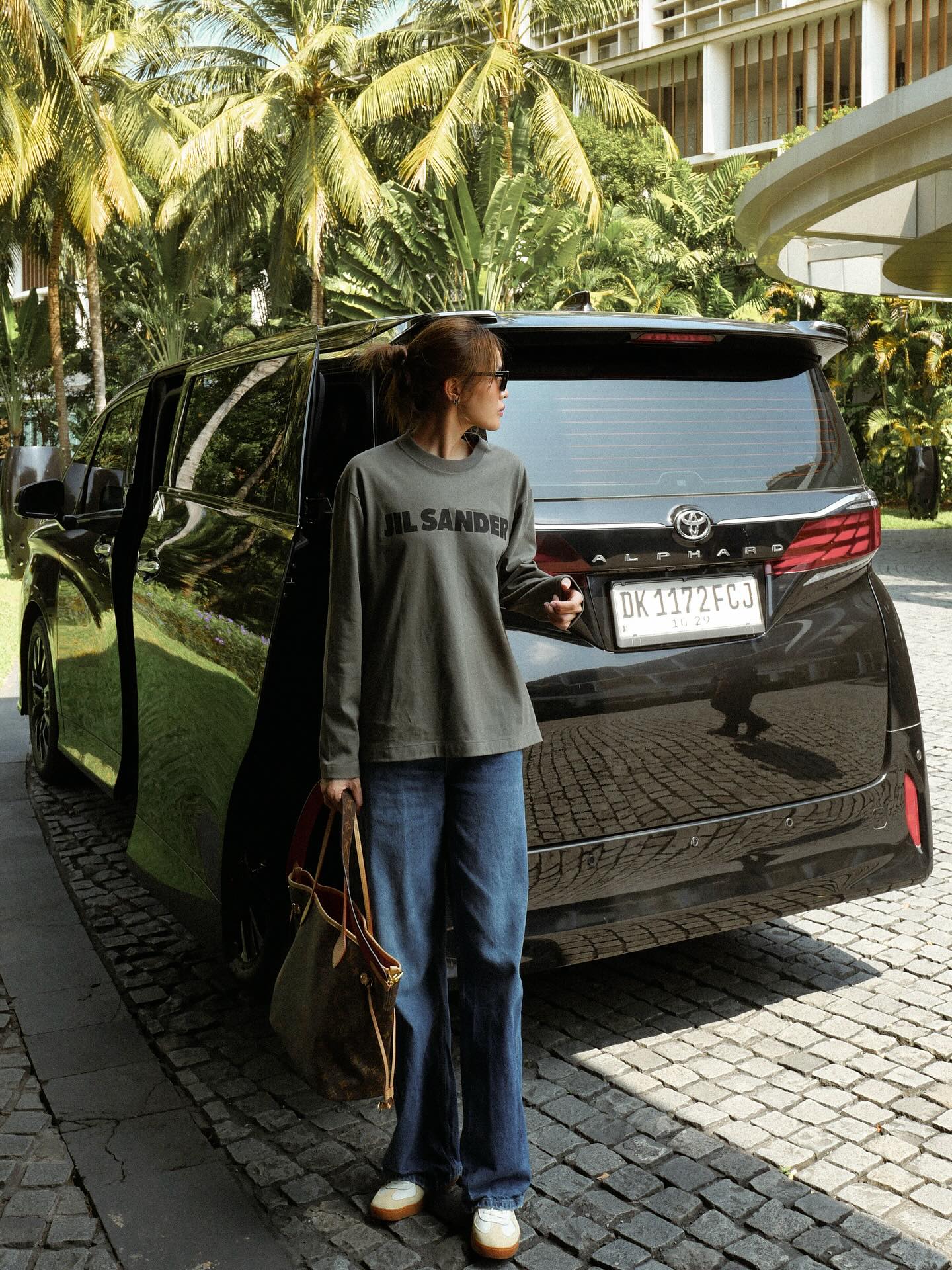 10 set quần jeans mùa thu sành điệu xuất sắc từ các mỹ nhân Việt- Ảnh 4.