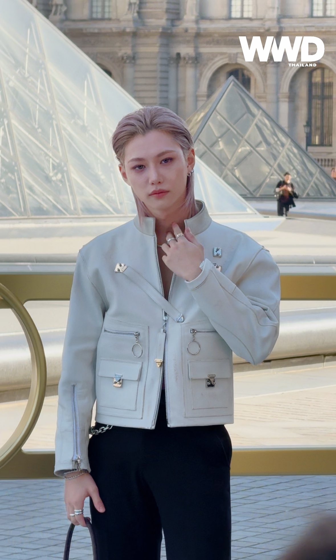 Lisa hôm nay là “búp bê sống”, cùng dàn sao khủng đổ bộ show Louis Vuitton- Ảnh 10.