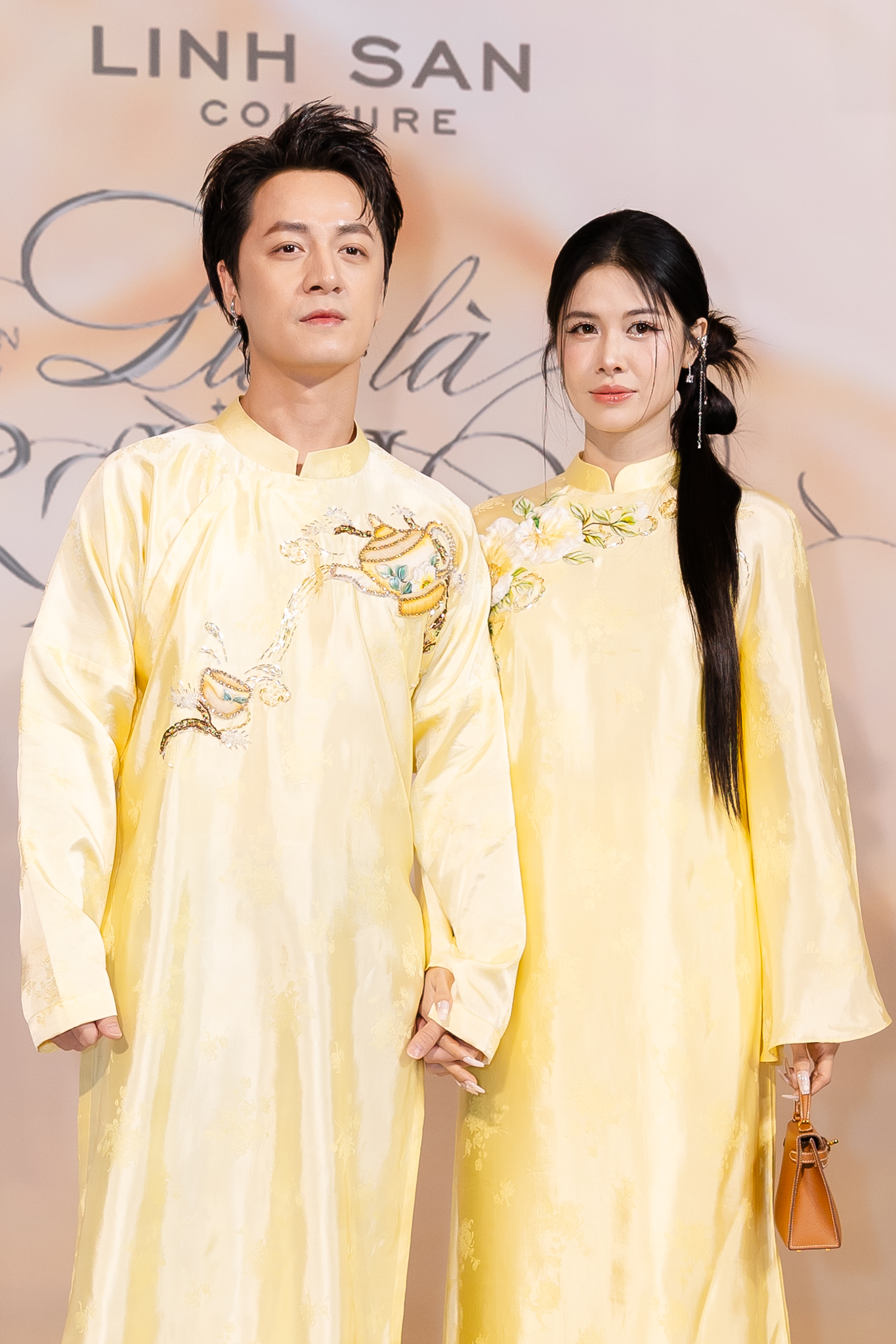 Thảm đỏ đẹp nhất hôm nay: Nửa showbiz Việt diện áo dài lộng lẫy, nhiều người ở ẩn cũng xuất hiện- Ảnh 3.