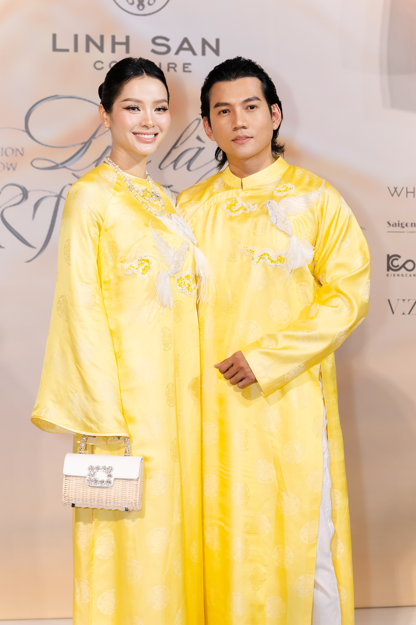 Thảm đỏ đẹp nhất hôm nay: Nửa showbiz Việt diện áo dài lộng lẫy, nhiều người ở ẩn cũng xuất hiện- Ảnh 4.