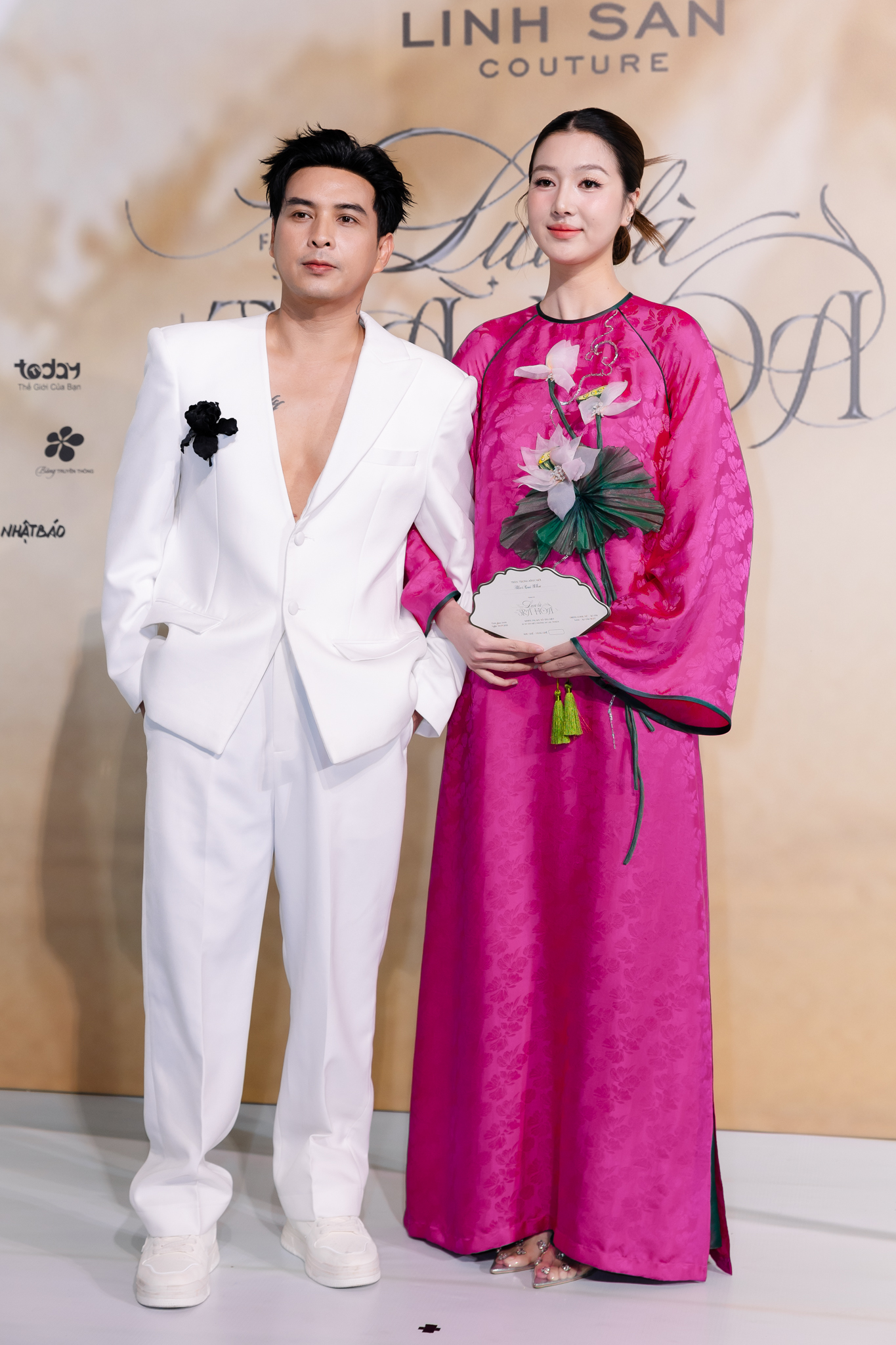 Thảm đỏ đẹp nhất hôm nay: Nửa showbiz Việt diện áo dài lộng lẫy, nhiều người ở ẩn cũng xuất hiện- Ảnh 5.