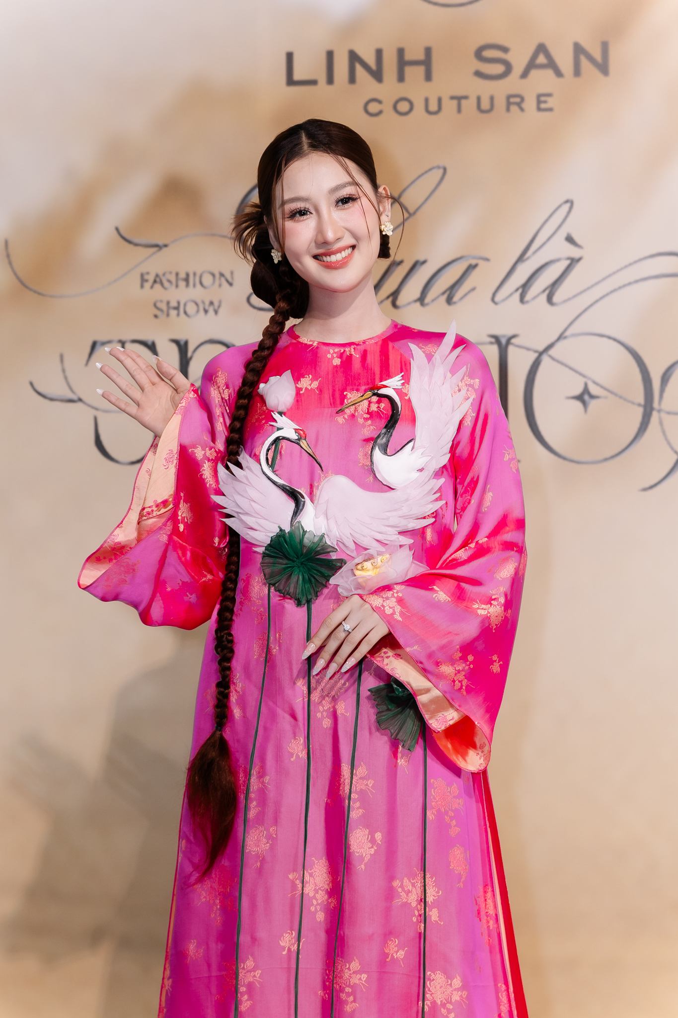 Thảm đỏ đẹp nhất hôm nay: Nửa showbiz Việt diện áo dài lộng lẫy, nhiều người ở ẩn cũng xuất hiện- Ảnh 9.