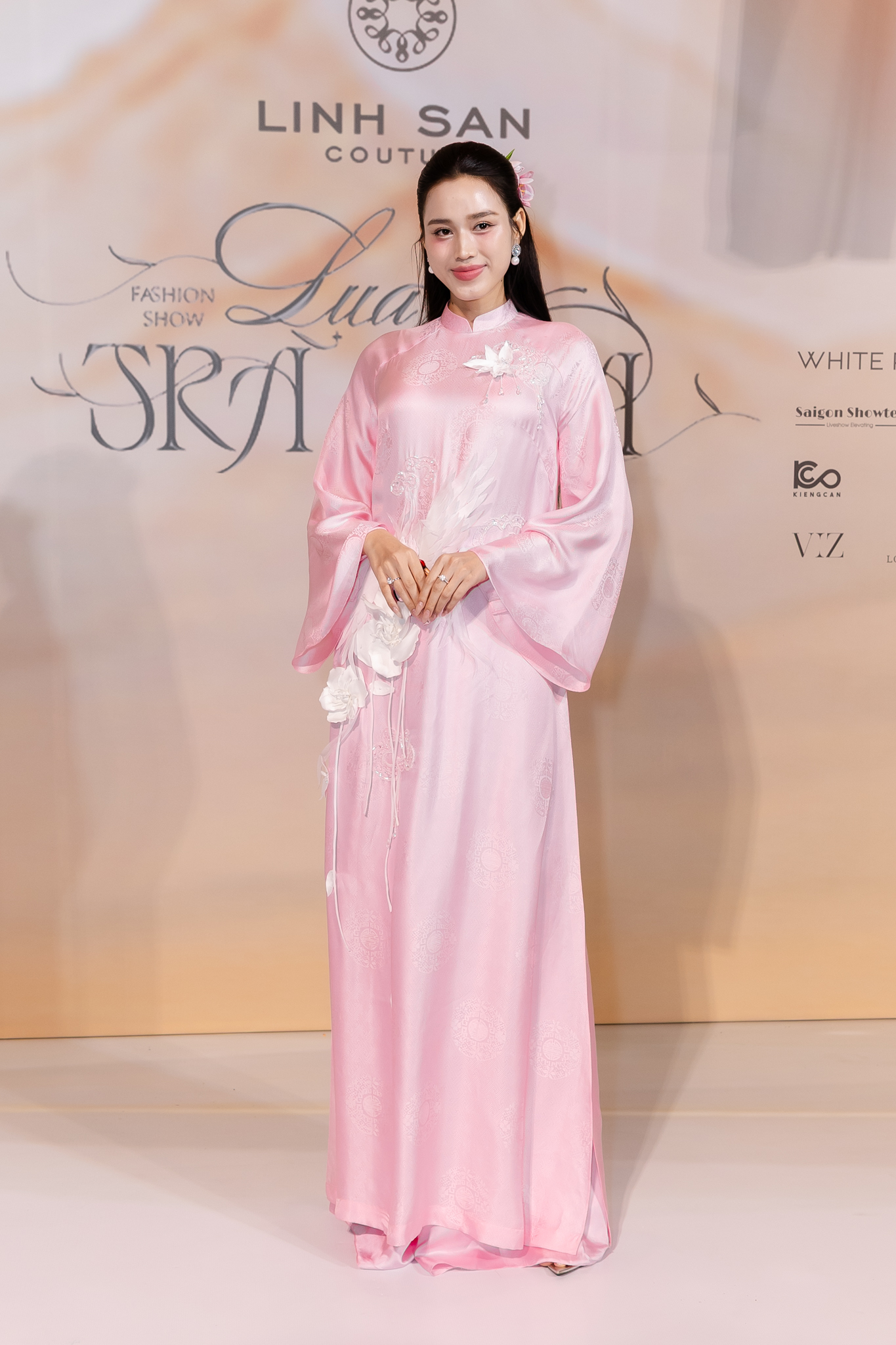 Thảm đỏ đẹp nhất hôm nay: Nửa showbiz Việt diện áo dài lộng lẫy, nhiều người ở ẩn cũng xuất hiện- Ảnh 10.