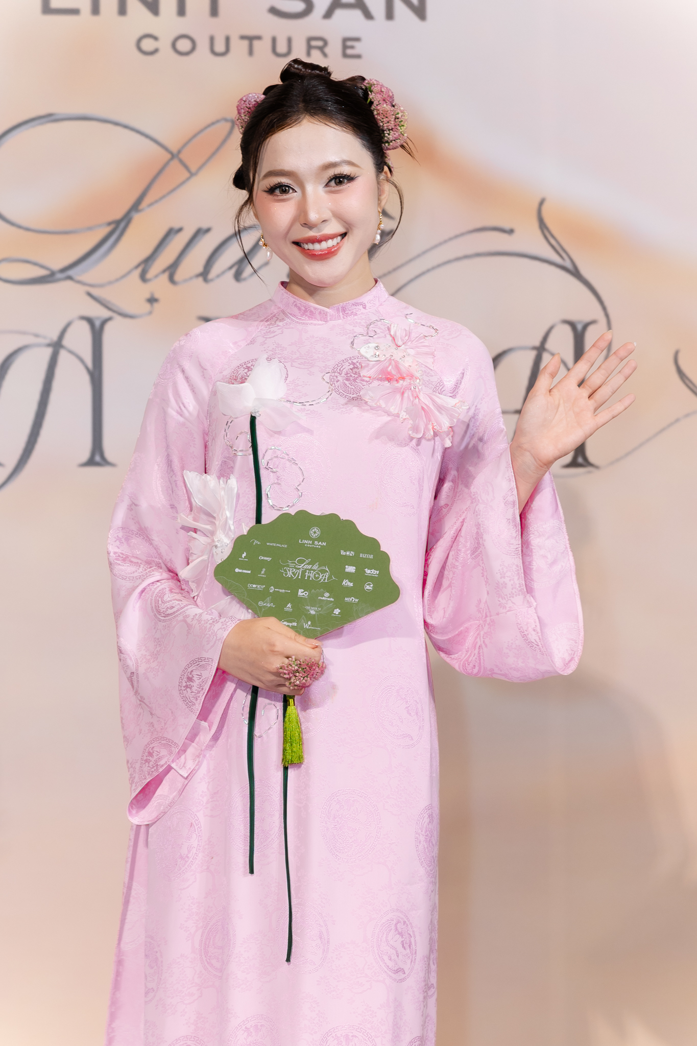 Thảm đỏ đẹp nhất hôm nay: Nửa showbiz Việt diện áo dài lộng lẫy, nhiều người ở ẩn cũng xuất hiện- Ảnh 18.