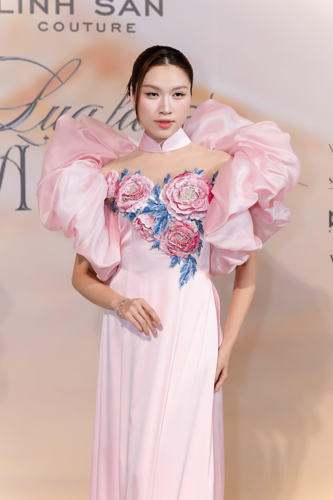 Thảm đỏ đẹp nhất hôm nay: Nửa showbiz Việt diện áo dài lộng lẫy, nhiều người ở ẩn cũng xuất hiện- Ảnh 25.