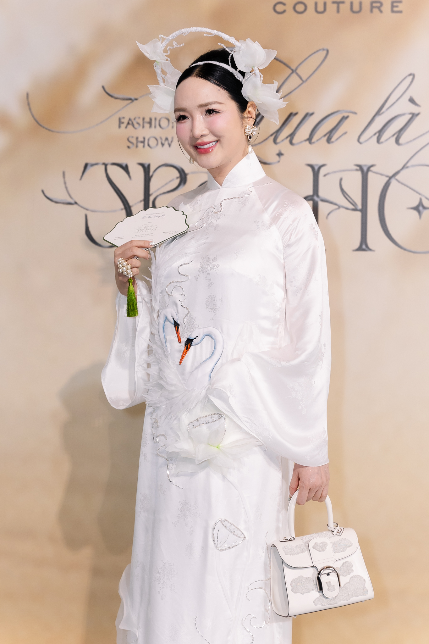 Thảm đỏ đẹp nhất hôm nay: Nửa showbiz Việt diện áo dài lộng lẫy, nhiều người ở ẩn cũng xuất hiện- Ảnh 28.