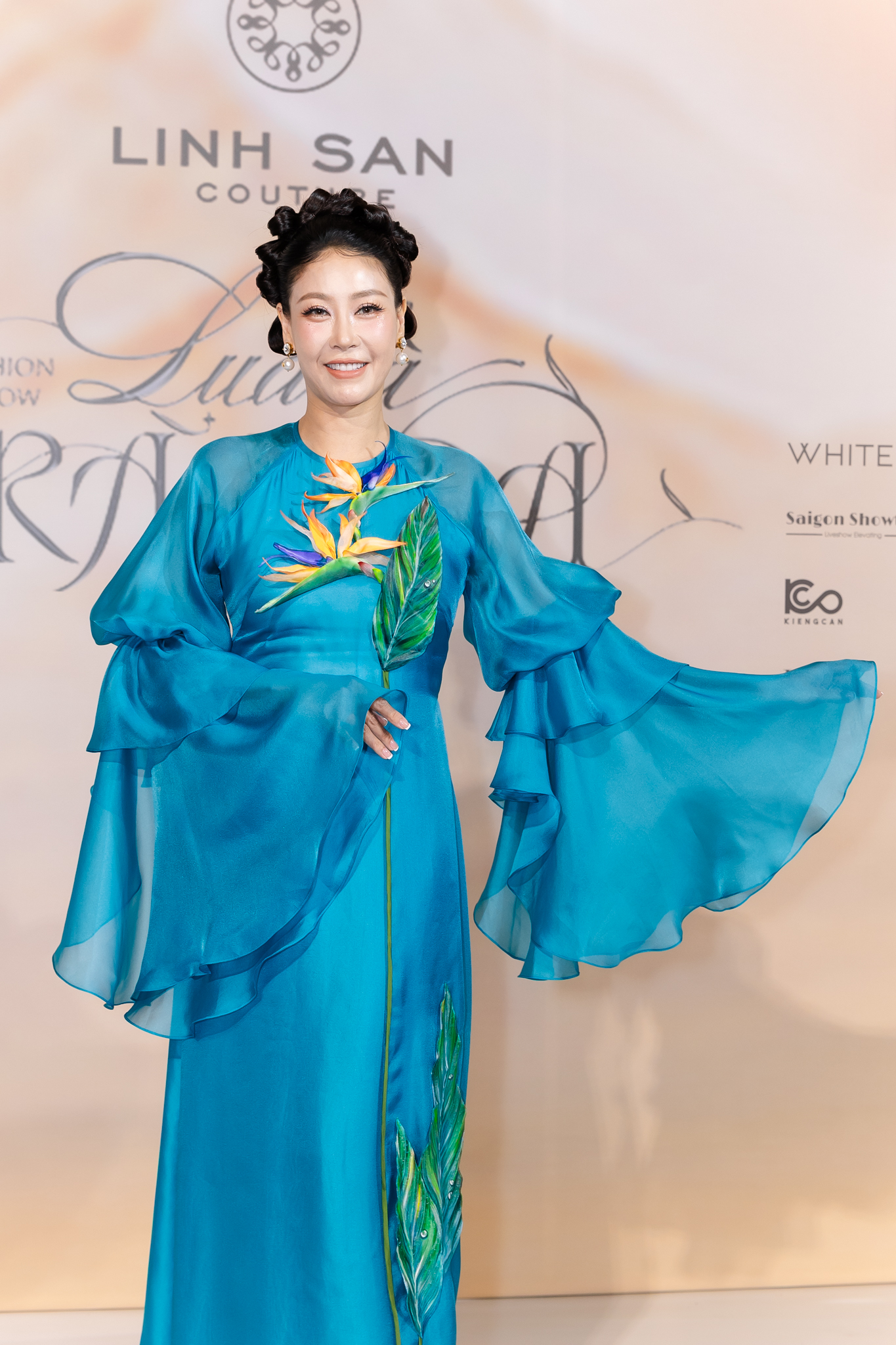 Thảm đỏ đẹp nhất hôm nay: Nửa showbiz Việt diện áo dài lộng lẫy, nhiều người ở ẩn cũng xuất hiện- Ảnh 30.