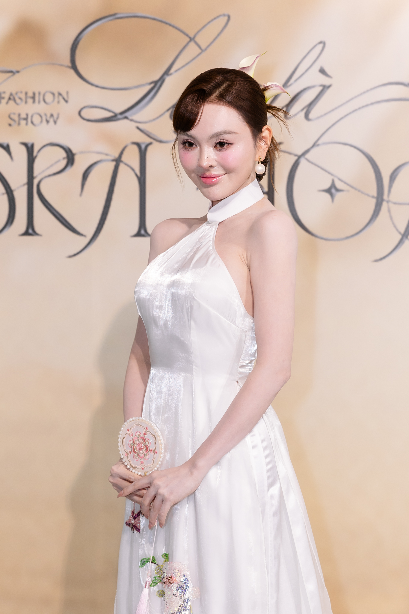 Thảm đỏ đẹp nhất hôm nay: Nửa showbiz Việt diện áo dài lộng lẫy, nhiều người ở ẩn cũng xuất hiện- Ảnh 32.