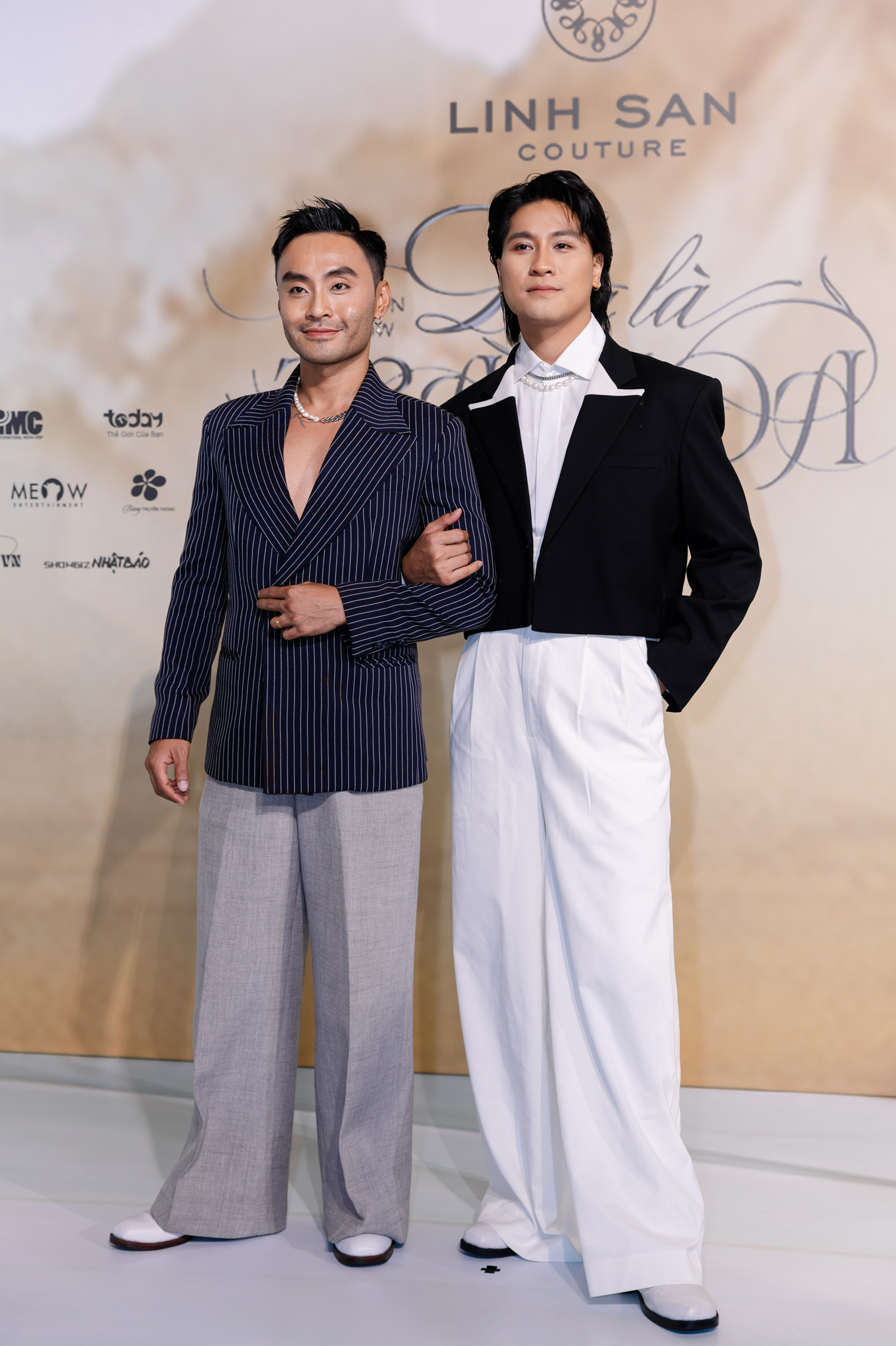 Thảm đỏ đẹp nhất hôm nay: Nửa showbiz Việt diện áo dài lộng lẫy, nhiều người ở ẩn cũng xuất hiện- Ảnh 33.