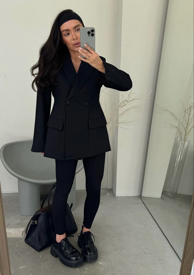 40 tuổi, phụ nữ nên tránh 3 lỗi phối đồ mùa thu khiến mình già đi trông thấy- Ảnh 2. 40 tuổi, phụ nữ nên tránh 3 lỗi phối đồ mùa thu khiến mình già đi trông thấy- Ảnh 2.