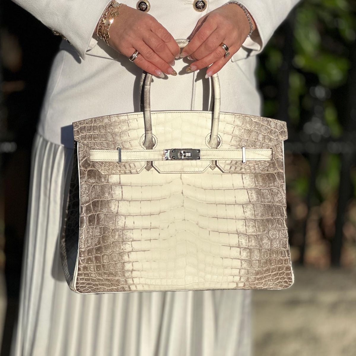 Sự thật về hộp quà Hermès Birkin bạch tạng bị nói “chắc chắn fake” của Hà Môi- Ảnh 16. Sự thật về hộp quà Hermès Birkin bạch tạng bị nói “chắc chắn fake” của Hà Môi- Ảnh 16.