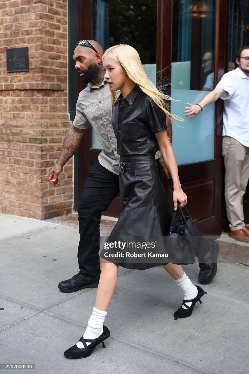 Hơn 400 bình luận về việc Rosé mặc xấu- Ảnh 13.