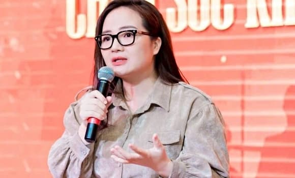 Bà hoàng dược phẩm, Hoàng Hường, bê bối