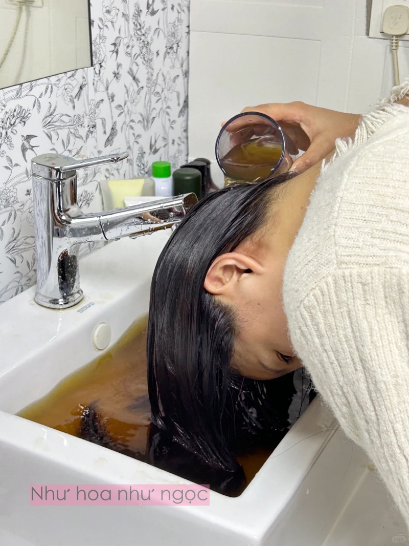 Nghe lời bà ngoại, tôi thử gội đầu bằng lá dâm bụt và phát hiện ra đây chính là 