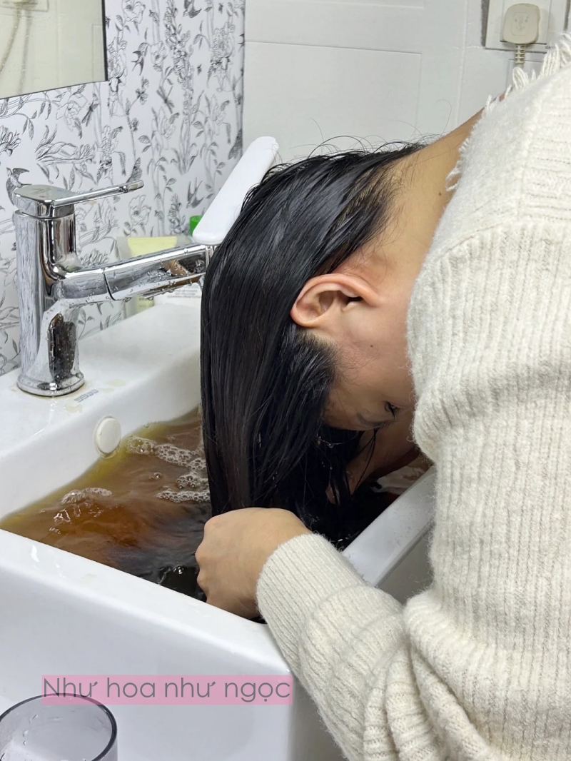 Nghe lời bà ngoại, tôi thử gội đầu bằng lá dâm bụt và phát hiện ra đây chính là 