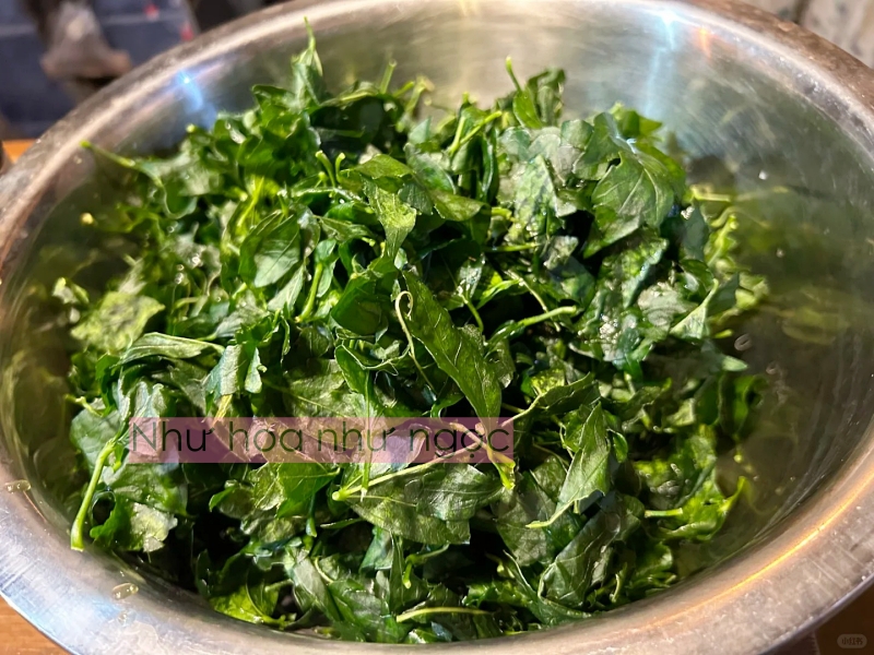 Nghe lời bà ngoại, tôi thử gội đầu bằng lá dâm bụt và phát hiện ra đây chính là 