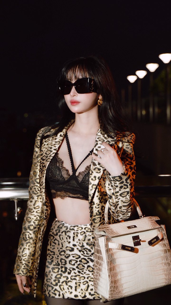 Vợ đại gia Việt có kho túi Hermès ngang mấy “căn nhà di động”, lạ nhất hiếm nhất là “chơi”- Ảnh 4. Vợ đại gia Việt có kho túi Hermès ngang mấy “căn nhà di động”, lạ nhất hiếm nhất là “chơi”- Ảnh 4.